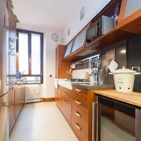 Amazing & Spacious Apt In Centrale شقة
