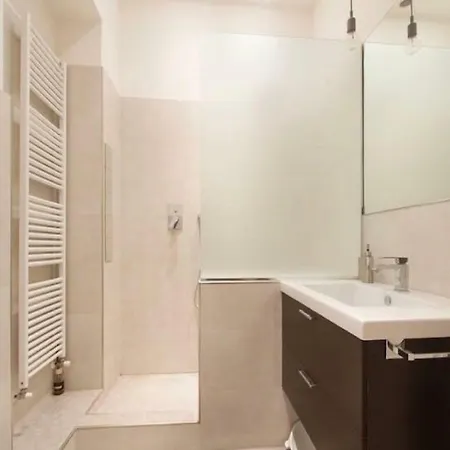 Amazing & Spacious Apt In Centrale ميلان
