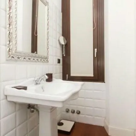 Amazing & Spacious Apt In Centrale شقة *